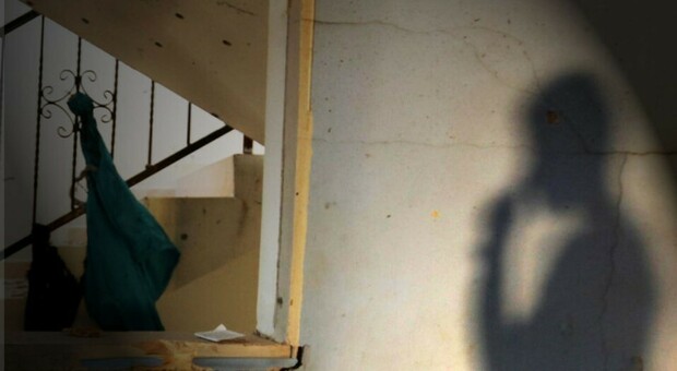 https://statics.cedscdn.it/photos/MED/2025/06/05/8880756_05185028_pedofilo_stupra_ragazzine_12_anni_bari_arrestato_oggi_5_6_2025.jpg