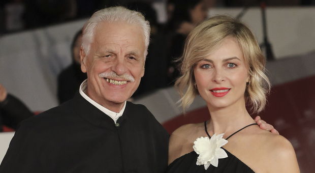 https://statics.cedscdn.it/photos/MED/2025/06/05/8880851_05200351_violante_placido_michele_papa_pedofilo_disturbo_emozioni_cosa_ha_detto_oggi_5_6_3035.jpg