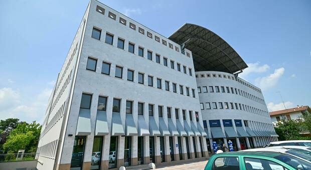 Finanziaria lussemburghese fallisce, risparmiatori trevigiani beffati: «Non sapevano nulla del crollo, continuavano a pagare premi e a firmare polizze assicurative»