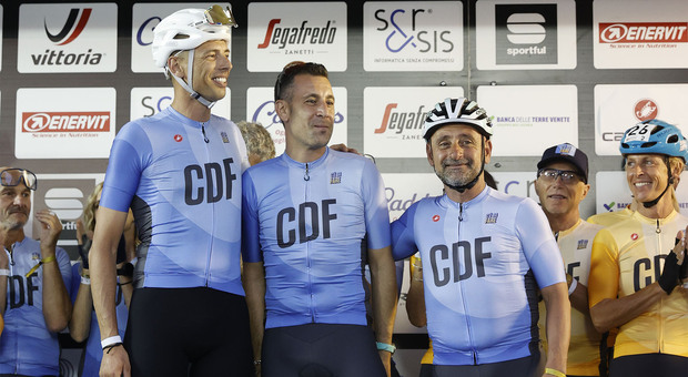Nibali e Sagan, la Castelli 24 ore con le leggende del ciclismo: «Questa corsa è sempre più bella, una festa che attira molti giovani»