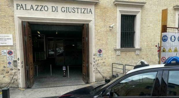 https://statics.cedscdn.it/photos/MED/2025/06/07/8884155_07080632_drogato_violentato_ristorante_dopo_serata_discoteca_telefono_papa_fabriano_oggi_7_6_2025.jpg