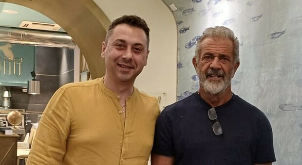 https://statics.cedscdn.it/photos/MED/2025/06/07/8884465_07155446_mel_gibson_roma_pesciolino_via_belsiana_.jpg