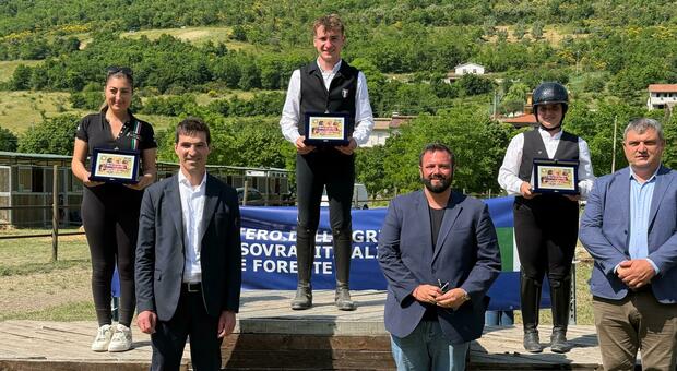 A Cantiano il Trofeo Masaf - Monta da lavoro. Carloni: «Impegno a favore del comparto, tutelato il Cavallo del Catria» A Cantiano il Trofeo Masaf - Monta da lavoro. Carloni: «Impegno a favore del comparto, tutelato il Cavallo del Catria»