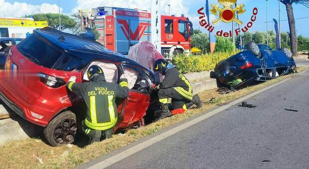 https://statics.cedscdn.it/photos/MED/2025/06/08/8886345_08184840_frontale_auto_tre_morti_chieti.jpg
