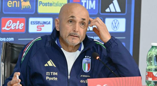 https://statics.cedscdn.it/photos/MED/2025/06/09/8886620_09102936_spalletti_esonero.jpg