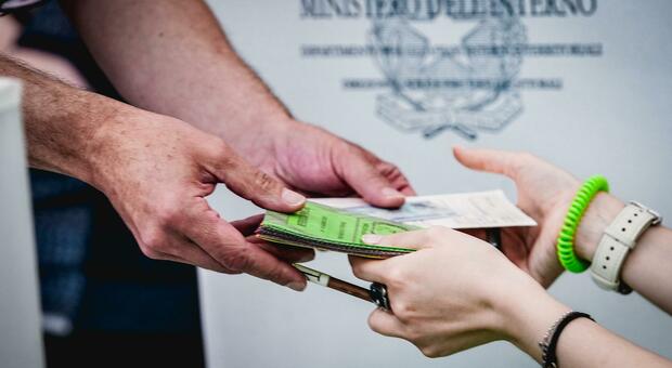 https://statics.cedscdn.it/photos/MED/2025/06/09/8887589_09110225_referendum.jpg