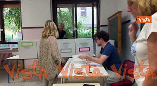 https://statics.cedscdn.it/photos/MED/2025/06/09/8887834_poster.jpg