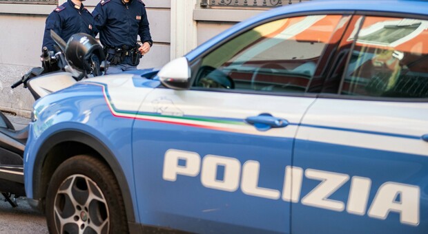 https://statics.cedscdn.it/photos/MED/2025/06/10/8889374_10071845_immigrazione_clandestina_arresti_napoli_oggi_10_6_2025.jpg