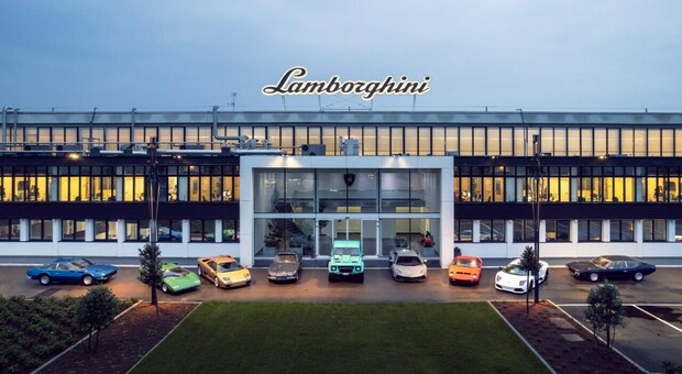 https://statics.cedscdn.it/photos/MED/2025/06/10/8889590_10114842_lamborghini.jpg