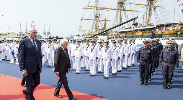 https://statics.cedscdn.it/photos/MED/2025/06/10/8889706_10133248_mattarella_amerigo_vespucci_genova.jpg