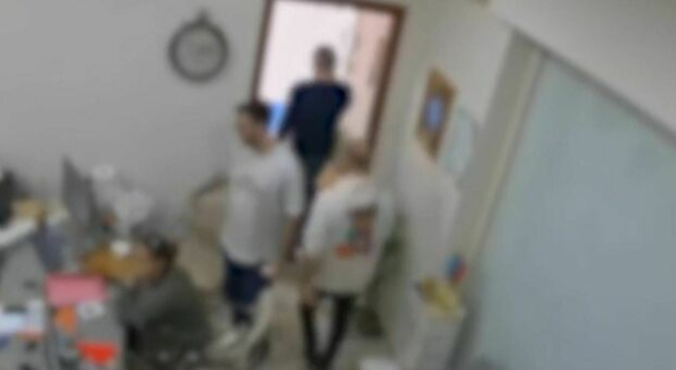 https://statics.cedscdn.it/photos/MED/2025/06/10/8889715_10133319_foto_avvocati_adattata.jpg