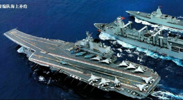 https://statics.cedscdn.it/photos/MED/2025/06/10/8889761_10142002_7459807_13112208_cina_navy.jpg