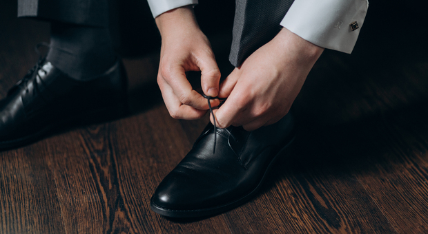 https://statics.cedscdn.it/photos/MED/2025/06/10/8889794_10145536_matrimonio_scarpe_strette_dolore_piede_amputato_oggi_10_6_2025.jpg