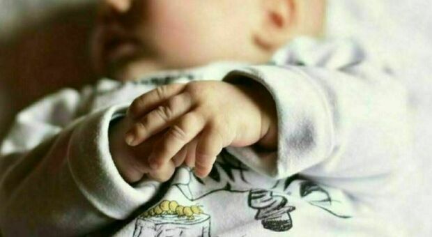 https://statics.cedscdn.it/photos/MED/2025/06/10/8889890_10162743_bimbo_in_com_vibolati_come_sta_affidamento_mamma_negato_oggi_10_6_2025.jpg