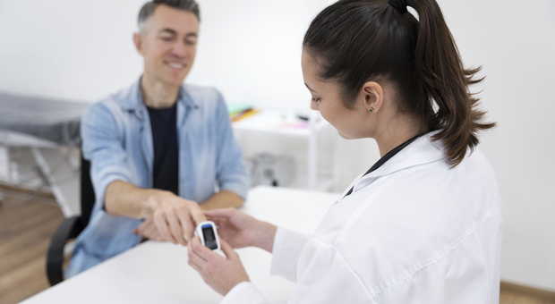 https://statics.cedscdn.it/photos/MED/2025/06/10/8890071_10190915_diabete_insulina_settimanale.jpg