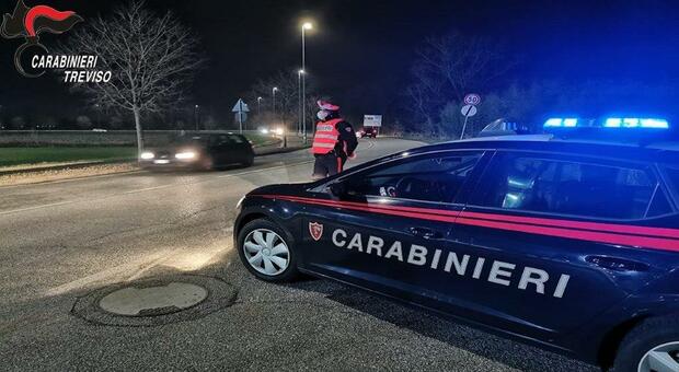 Saccheggia due scuole in serie: preso il ladro clochard in bicicletta