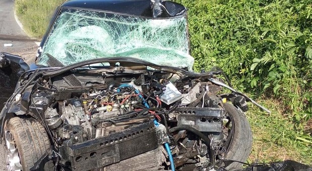https://statics.cedscdn.it/photos/MED/2025/06/11/8891692_11113425_incidente_roma_morto_19enne_oggi_11_6_2025.jpg