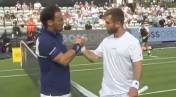 https://statics.cedscdn.it/photos/MED/2025/06/11/8891712_11115228_fognini_moutet.jpg