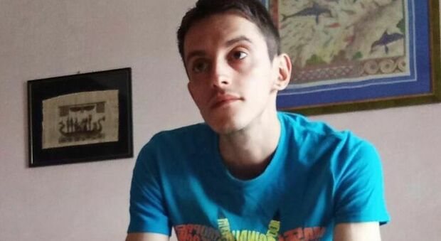 https://statics.cedscdn.it/photos/MED/2025/06/11/8891835_11141009_manuel_mastrapasqua_ucciso_rozzano_cuffie_killer_daniele_rezza_omicidio_milano_oggi_11_6_2025.jpg