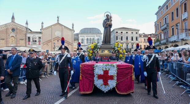 Processione del Santo, le decisioni per il 13 giugno: parcheggi gratis e tavolini vietati
