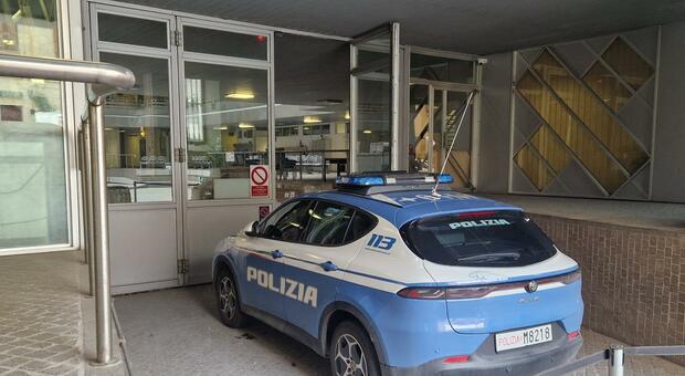 Jesi, denuncia l’inferno, ma in aula ritratta: «Voglio tornare con mio marito»