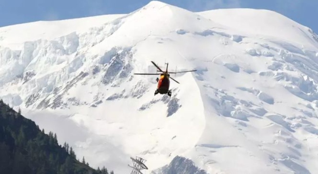 https://statics.cedscdn.it/photos/MED/2025/06/12/8894110_12155734_alpinista_morta_monte_bianco_oggi_12_6_2025.jpg