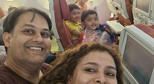 https://statics.cedscdn.it/photos/MED/2025/06/13/8895752_13081145_pratik_famiglia.jpg