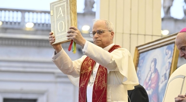https://statics.cedscdn.it/photos/MED/2025/06/13/8895936_13104445_papa_vangelo.jpg