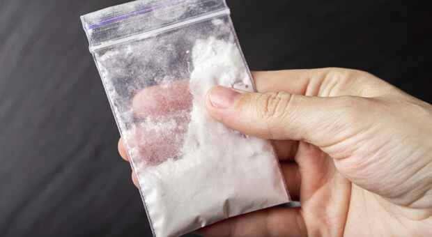Pagani, 100 grammi di cocaina in casa: giovane incensurato ai domiciliari