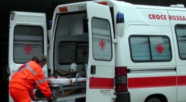 https://statics.cedscdn.it/photos/MED/2025/06/14/8897864_14084415_ambulanza2.jpg