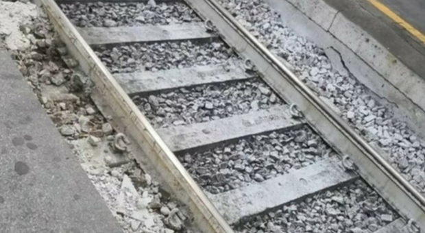 https://statics.cedscdn.it/photos/MED/2025/06/15/8899632_15083928_8894202_12173838_ragazza_tavolta_treno_gravragazzo_travolto_trenoe_lavinio_oggi_12_6_2025.jpg