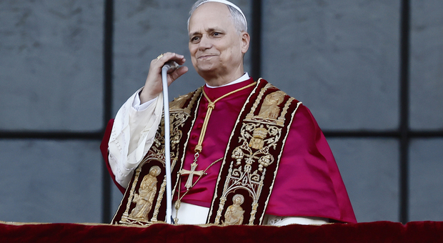 https://statics.cedscdn.it/photos/MED/2025/06/15/8899717_15103526_papa_leone.jpg