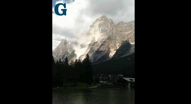 https://statics.cedscdn.it/photos/MED/2025/06/15/8899861_15150211_cortina_crolla_montagna_boato_nuvola_polvere_dolomiti_croda_marcora.jpg
