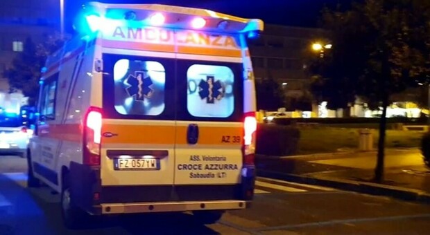 https://statics.cedscdn.it/photos/MED/2025/06/16/8901395_16124041_ambulanza_118_latina.jpg