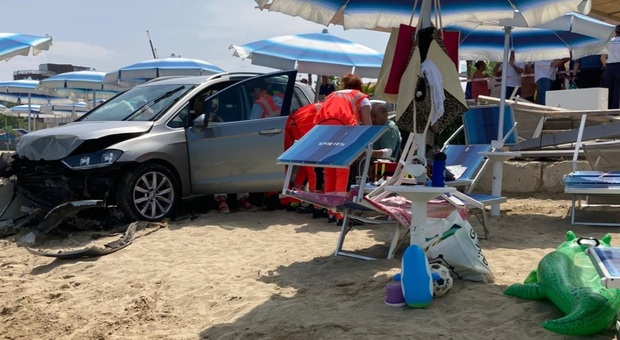 https://statics.cedscdn.it/photos/MED/2025/06/16/8901524_16150147_spiaggi_alba_adriatica.jpg