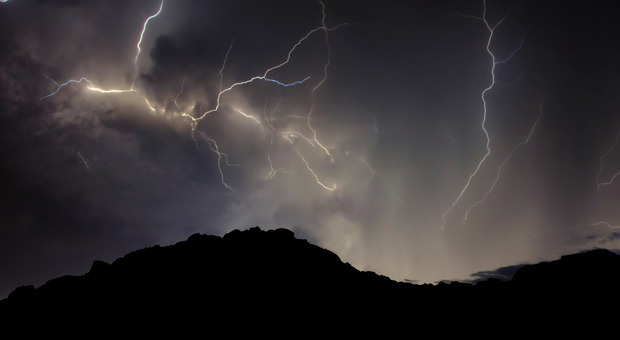 Temporali, 6.200 lampi in un solo giorno in Alto Adige: i consigli dell'esperto su come comportarsi