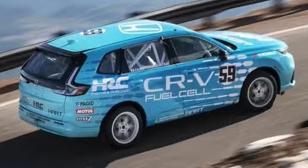 https://statics.cedscdn.it/photos/MED/2025/06/16/8901794_16193106_honda_cr_v_e_fcev.jpg