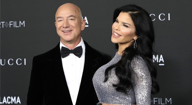 https://statics.cedscdn.it/photos/MED/2025/06/19/8908044_19185419_jeff_bezos.jpg