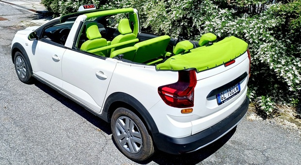 https://statics.cedscdn.it/photos/MED/2025/06/22/8913371_22141559_foto_taxi_dacia_jogger_.jpg