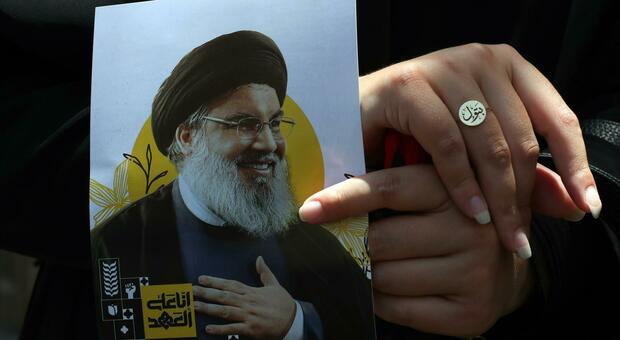 https://statics.cedscdn.it/photos/MED/2025/06/23/8914850_23132414_khamenei.jpg
