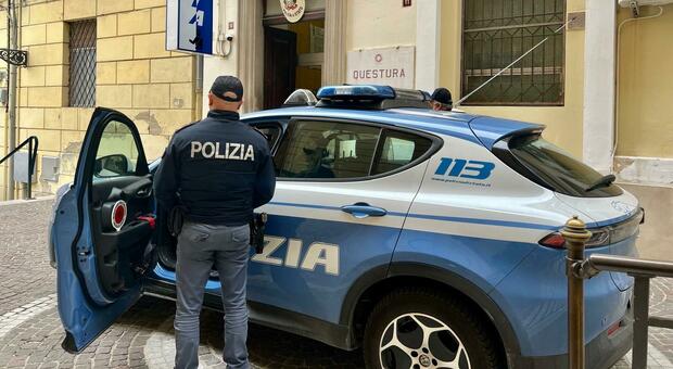 https://statics.cedscdn.it/photos/MED/2025/06/23/8914875_23104521_polizia.jpg