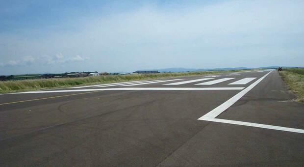 https://statics.cedscdn.it/photos/MED/2025/06/28/8925828_28210402_marocchino_scappa_bologna_aeroporto.jpg