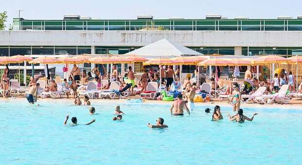 https://statics.cedscdn.it/photos/MED/2025/06/30/8929058_30170134_bimba_morta_piscina.jpg