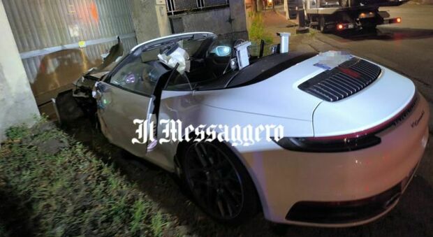 https://statics.cedscdn.it/photos/MED/2025/07/01/8930890_01121051_porsche1.jpg