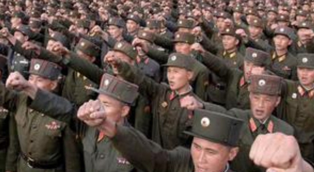 https://statics.cedscdn.it/photos/MED/2025/07/02/8933220_02140640_corea_del_nord_pronta_a_inviare_30mila_soldati_a_combattere_per_putin_in_ucraina._kiev_l_obiettivo.jpg
