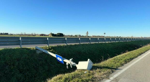 Autovelox abbattuto da Fleximan resta spento, il sindaco: «Non è una resa»