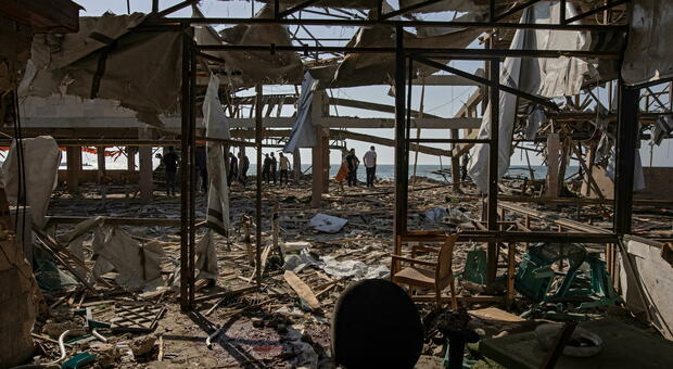 https://statics.cedscdn.it/photos/MED/2025/07/03/8935177_03101106_gaza_bomba.jpg
