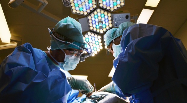 https://statics.cedscdn.it/photos/MED/2025/07/03/8935269_03114144_operazione_bimbo_epilessia.jpg