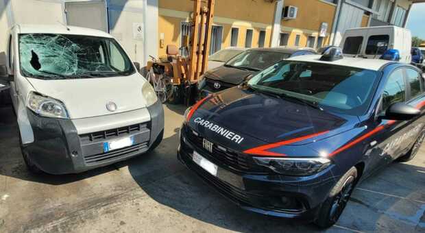 Urta una ragazza in bici con il furgone e non si ferma mentre cade a terra: denunciato un 48enne per lesioni gravi e omissione di soccorso