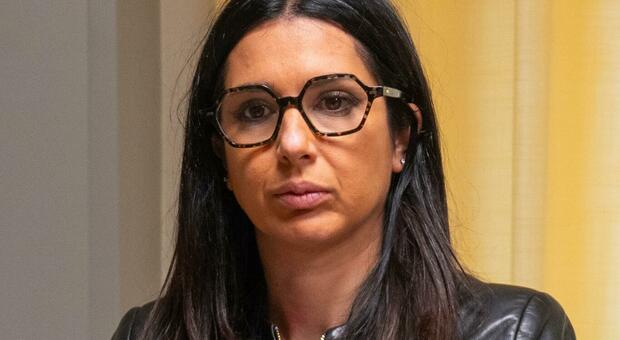 Eleonora Mosco, vandalizzata l'auto della consigliera comunale: «Hanno rotto il vetro con un sanpietrino, poi hanno rovistato dovunque»